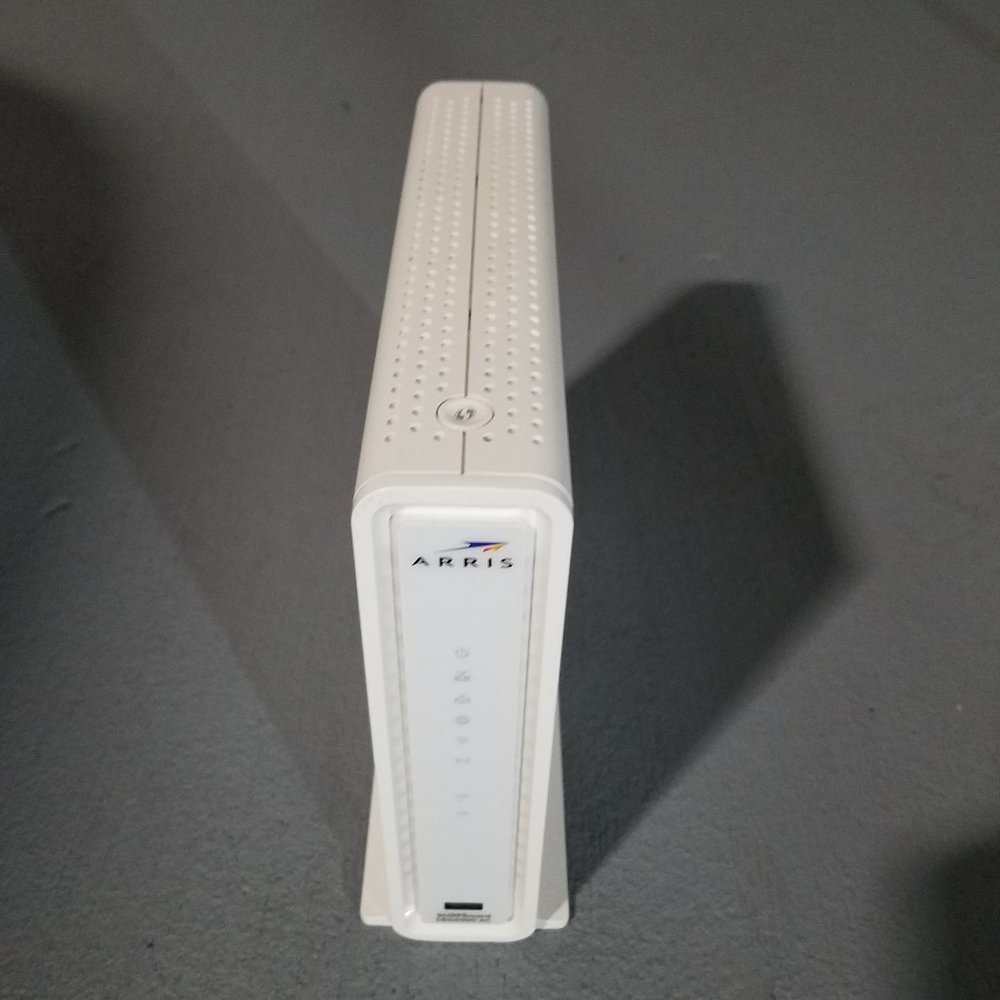 ARRIS SURFboard DOCSIS® 3.0 Cable Modem & Wi-Fi® Router SGB6900-AC